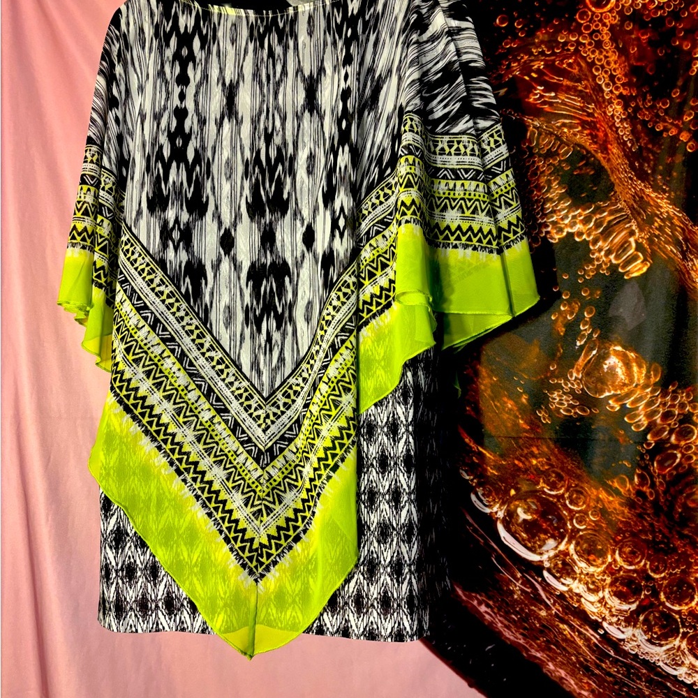Avenue Black and White Asymmetrical Tunic